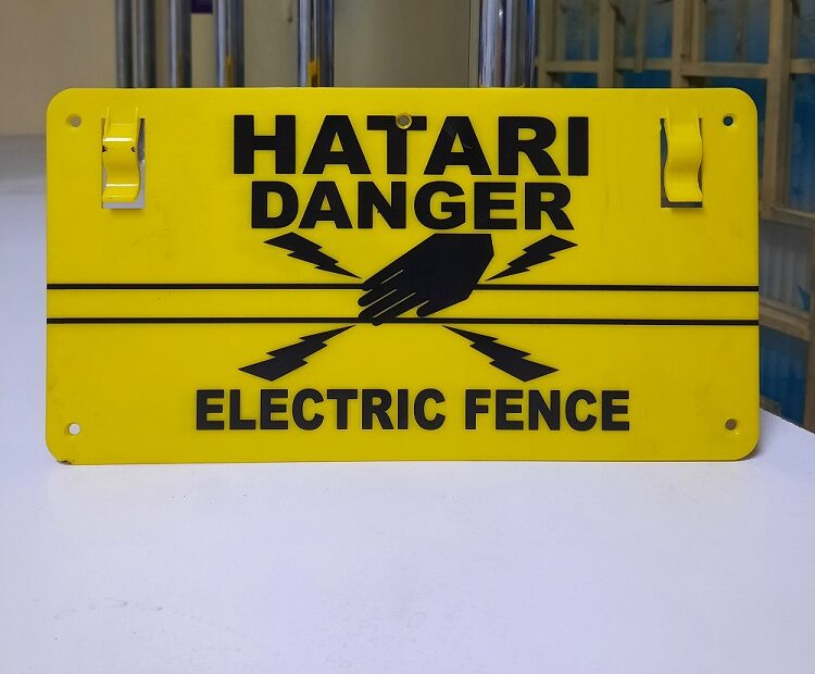 20210617_163106 electric fence warning sign - Image 1